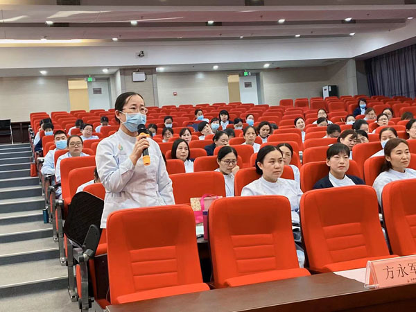 护士长发言5.jpg 护士长发言5.jpg