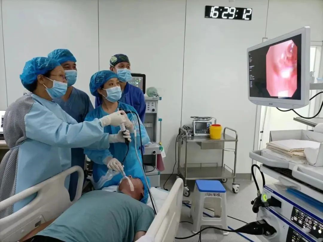 徐滨.jpg 徐滨.jpg